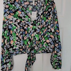 H&M European top with tie‎ front NWT Size L